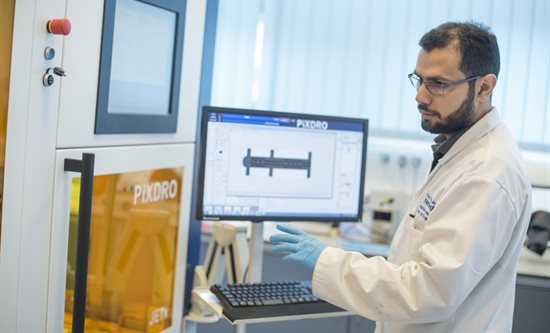 Student working in an additive manufacturing lab